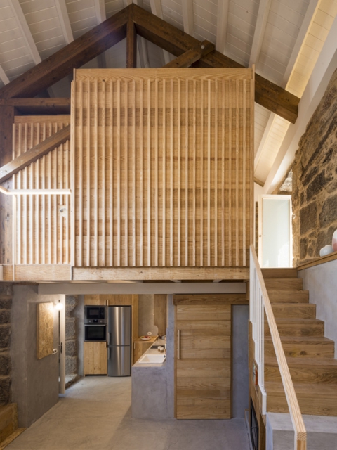 Proyecto de reconstrucción de una vivienda unifamiliar en Carballeda de Avia (Ourense) con madera de pino (MOL Arquitectura. Fotografía: Héctor Santos-Díez).